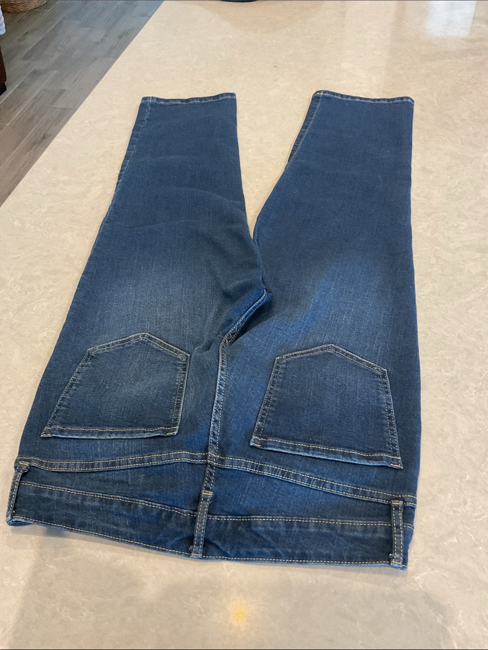 Code Bleu Capris - Picture 14 of 15